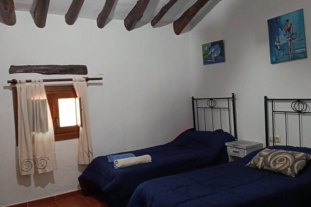 Country cottage. Totally isolated. Near Petrola salt lakes in Pétrola, Albacete Province