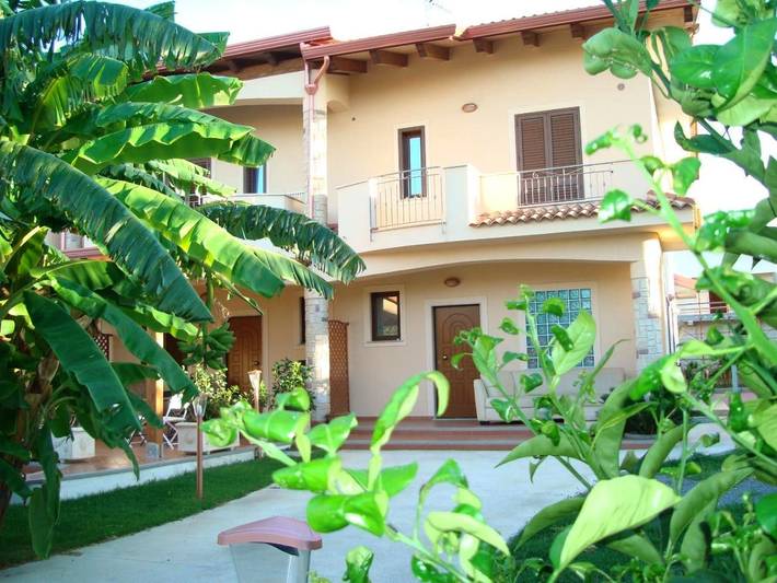 Chambre d’hôte pour 4 personnes, avec Jardin à Longobardi