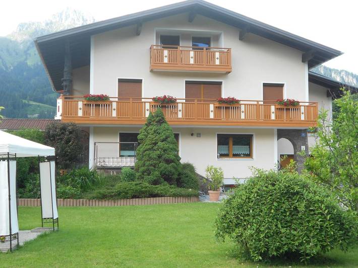 Ferienwohnung für 4 Personen, mit Garten und Balkon, kinderfreundlich in Höfen