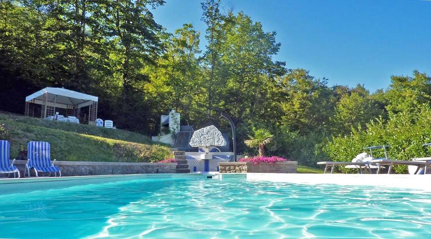 Villa pour 18 personnes, avec Balcon et Jacuzzi ainsi que Terrasse et Jardin à Pistoia