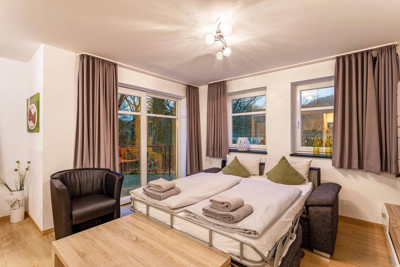 Ganze Wohnung, Ferienwohnung Viadukt" mit Bergblick, privater Terrasse und Wi-Fi in Willingen, die Mittelgebirge