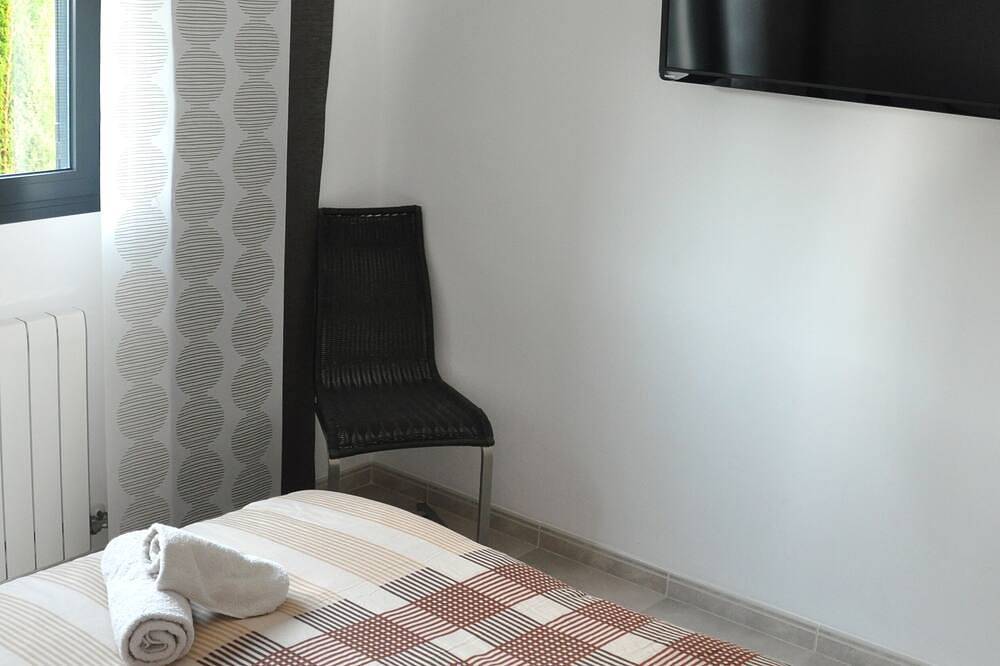 Modern bungalow with heated pool, 50m from the sea - whirlpool - in Cala Pi, Llucmajor