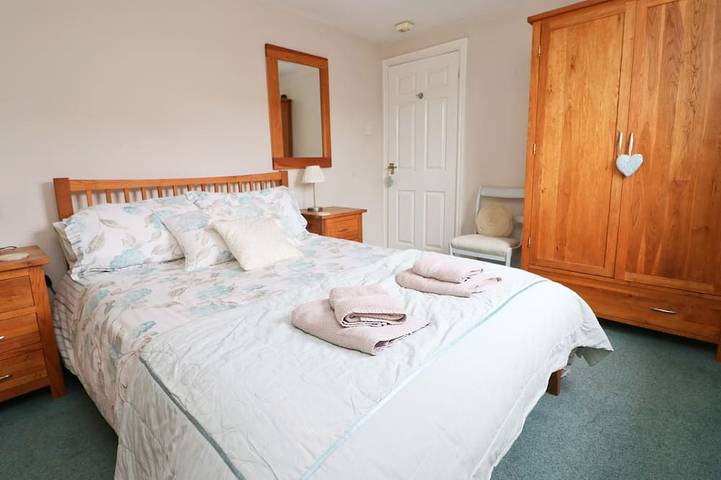 Entire apartment, Town centre apartment with parking- Dog friendly! in Padstow, Cornwall