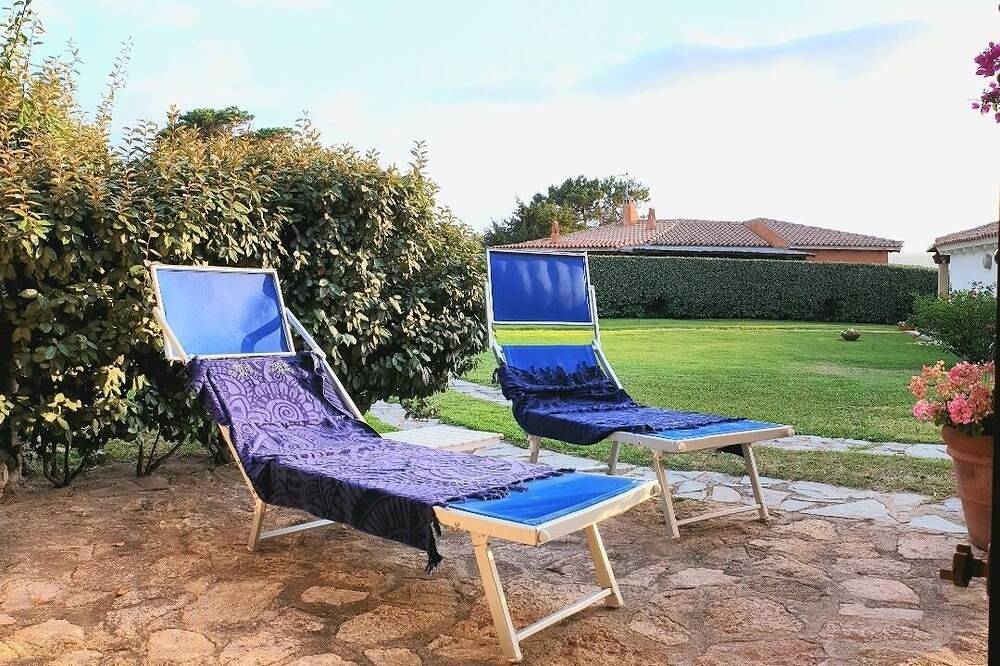 Appartement entier, Large and beautiful master bedroom with bathroom within walking distance of the sea. in Baja Sardinia, Arzachena