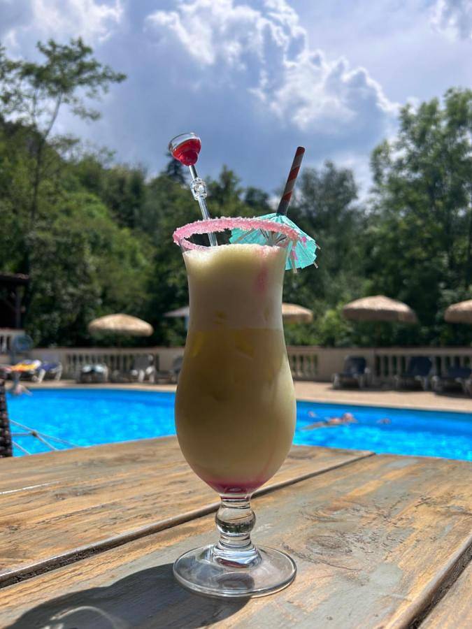 Location de vacances pour 6 personnes, avec piscine et vue ainsi que terrasse et jardin à Casteil - 4