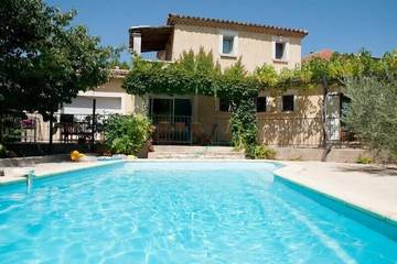 Gîte pour 8 personnes, avec jardin et balcon à Le Pin