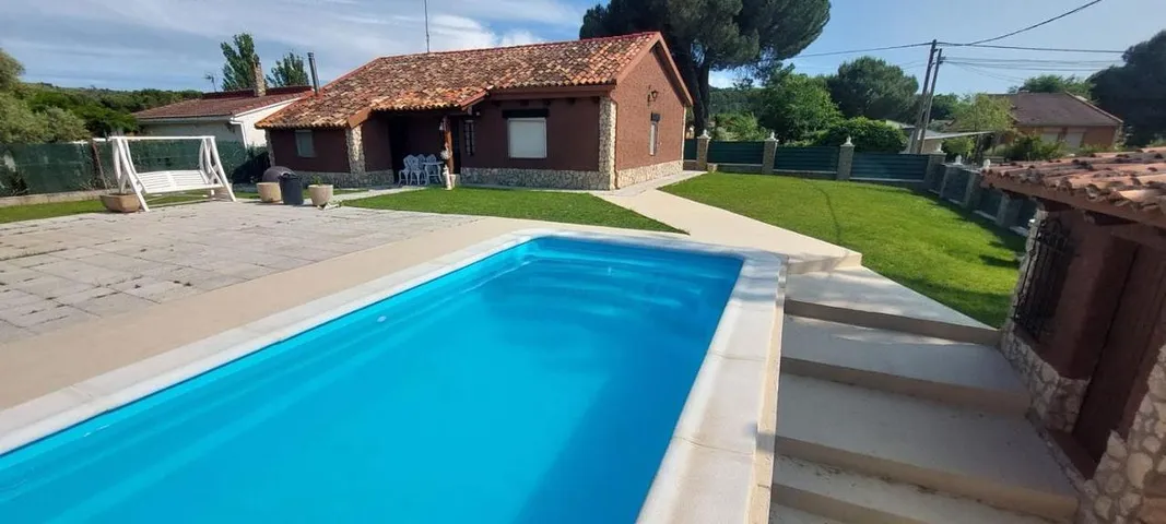 Casa rural para 11 personas, con piscina y vistas además de balcón y jardín - 1