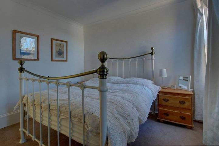 Charming Character Cottage with pretty gardens. 10 Minutes walk to beach. in Southwold, Waveney District