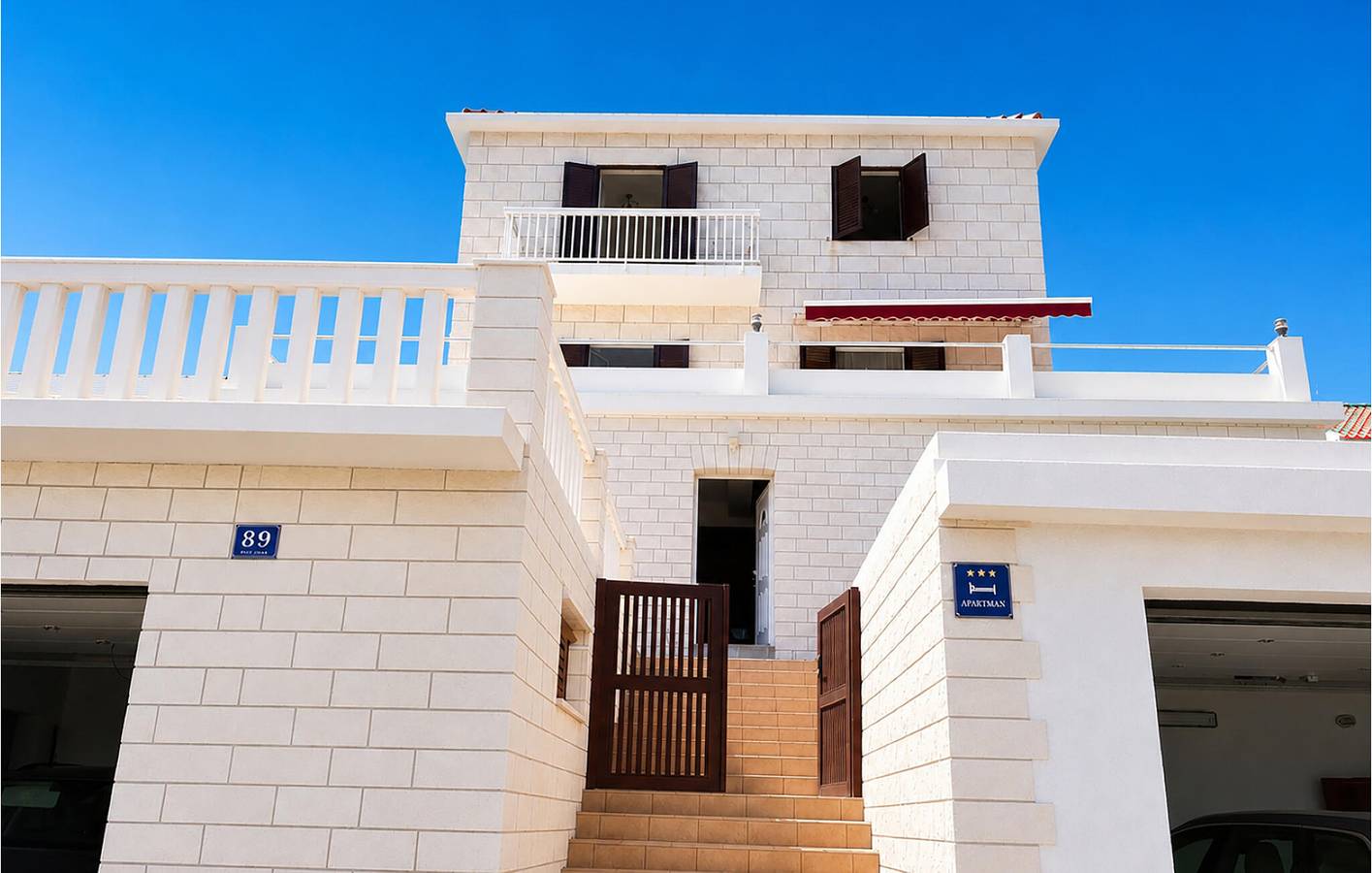 Ganze Ferienwohnung, Gemütliche Ferienwohnung mit Terrasse, WLAN und Parkplatz – nur 100 m von der Küste entfernt! in Necujam, Solta