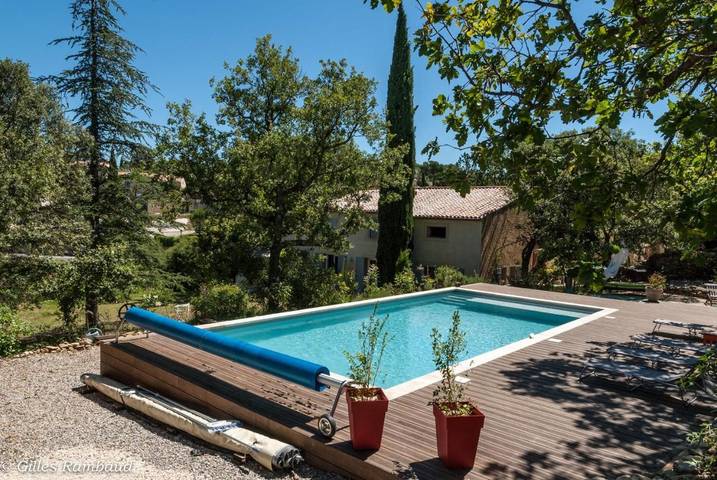 Location de vacances pour 5 personnes, avec vue ainsi que piscine et jardin à Venasque - 2