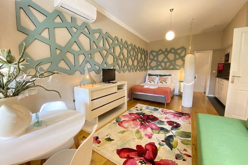 Cedofeita Village in Porto - Entire Condominium with Garden and Terraces in Cedofeita, Porto