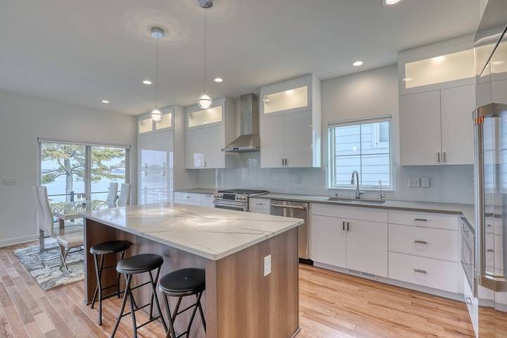 Vacation rental for 11 people, with yard in Waukesha County