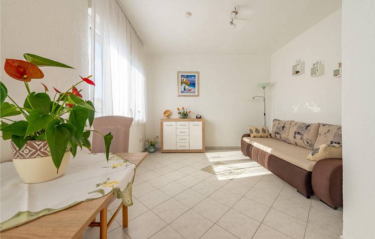 Ganze Ferienwohnung, Apartment mit Meerblick, Terrasse, WLAN und Parkplatz – 2 km vom Strand entfernt in Zadar Stadt, Zadar (Kommun)