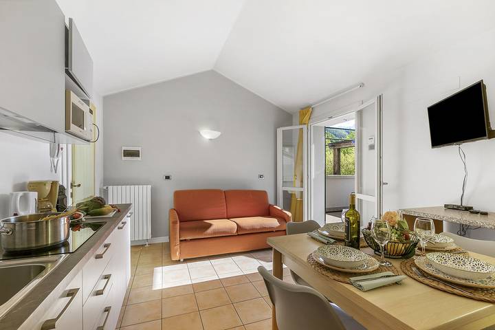 Gîte pour 4 personnes, avec vue sur le lac et balcon, adapté aux familles dans Porlezza - 2