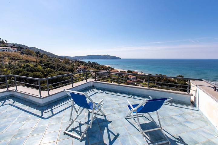 Casa vacanza per 9 persone, con Balcone e Terrazza nonché Giardino e Panorama a Pisciotta