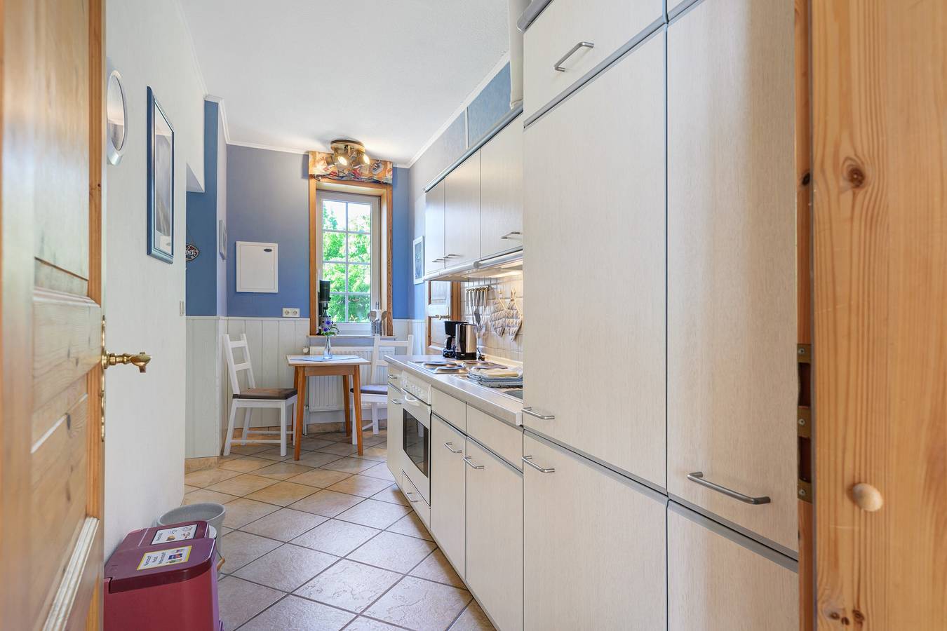 Ganze Wohnung, Ferienwohnung 'Lüttmoor' mit Privatterrasse, Gemeinschaftsgarten und Wi-Fi in Nordstrand (Gemeinde), Nordseeküste