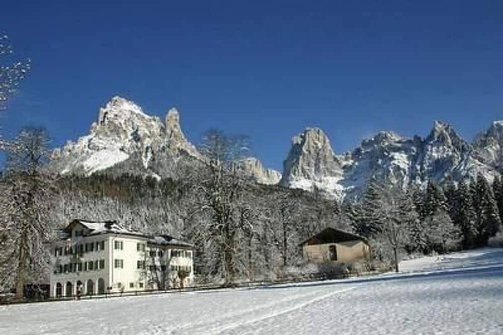 Romantisches Chalet in den Wiesen der Dolomiten in Mezzano, Dolomiti di Fiemme