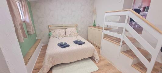 Gîte pour 4 personnes, avec vue sur le lac ainsi que vue et jardin à Thorigné-sur-Dué