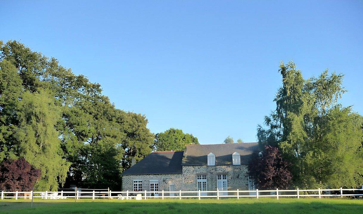 Le Lézard tranquille - Domaine de la Bourbansais - Chambre 1 in Pleugueneuc, Région de Saint-Malo