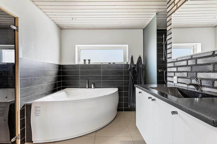 Ferienhaus für 10 Personen, mit Sauna und Whirlpool sowie Terrasse in Nr. Lyngby - 2