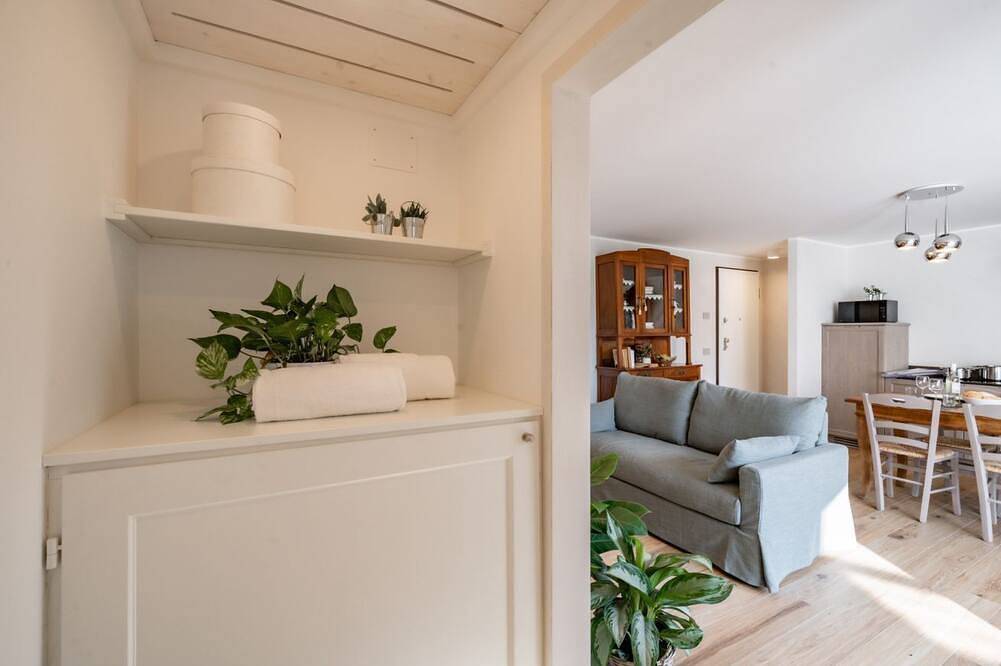 Villa Sunset - with pool and large garden - few steps from the beach in Dervio, Westelijke Orobie-Alpen