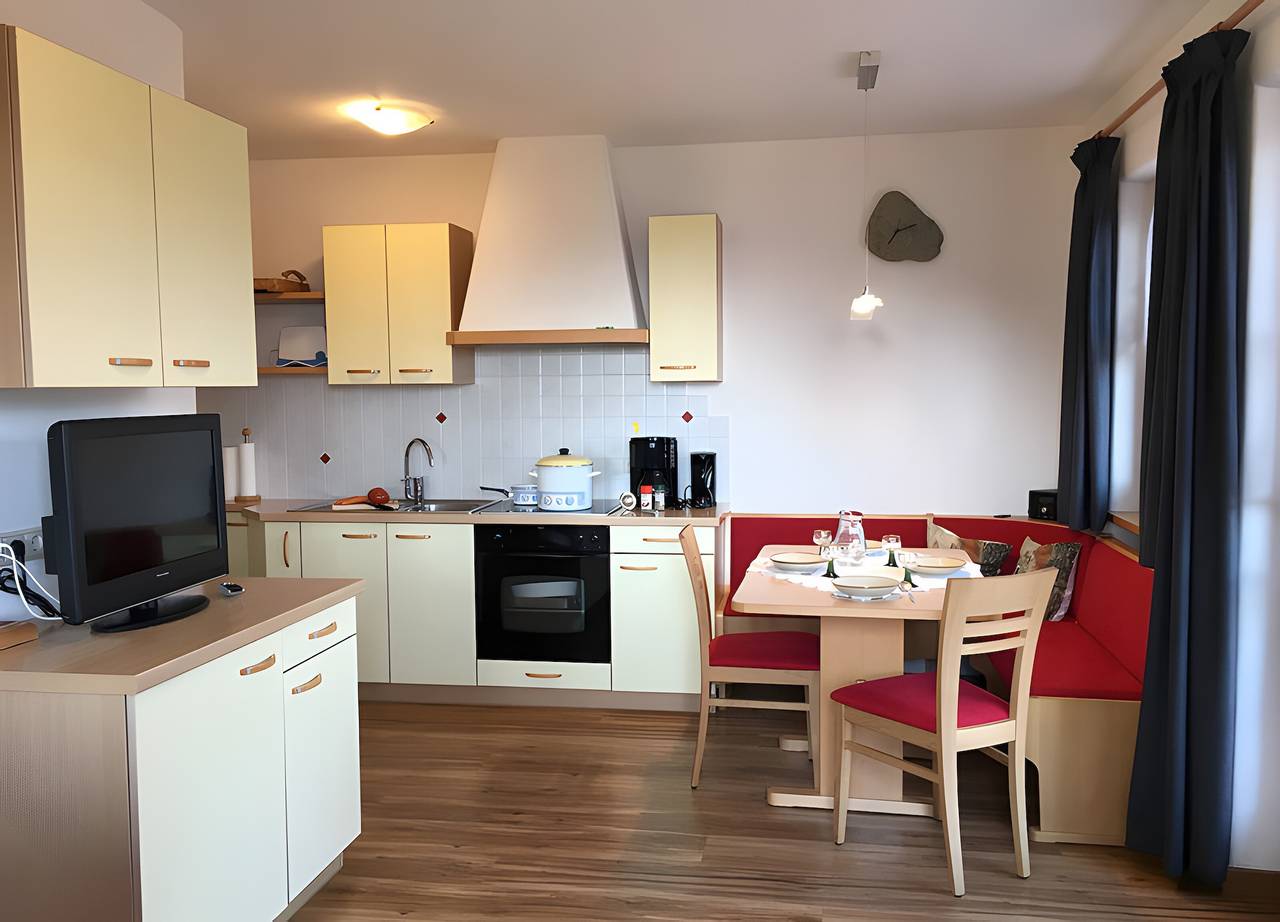 Apartamento inteiro, Apartamento "4 Latemar" com vista para a montanha, jardim partilhado e Wi-Fi in Nova Levante, Dolomiti Superski