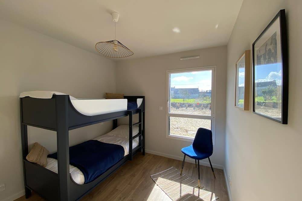 A brand new, comfortable home, designed with your family vacation in mind. in Landéda, Brest region