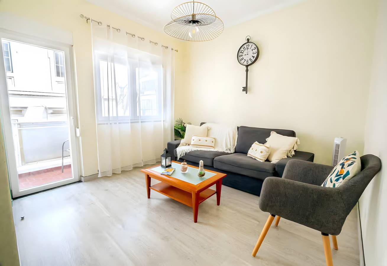 Hel lägenhet, Apartment 'Reis Turismo' with Balcony, Wi-Fi and Air Conditioning in Sé (Faro), Faro (Sé e São Pedro)
