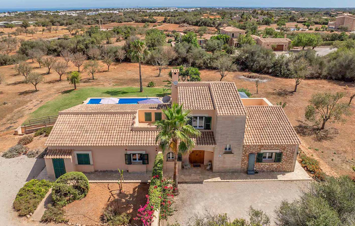 Cala Mitjana Oasis avec piscine et barbecue in Cala d'Or, Santanyí