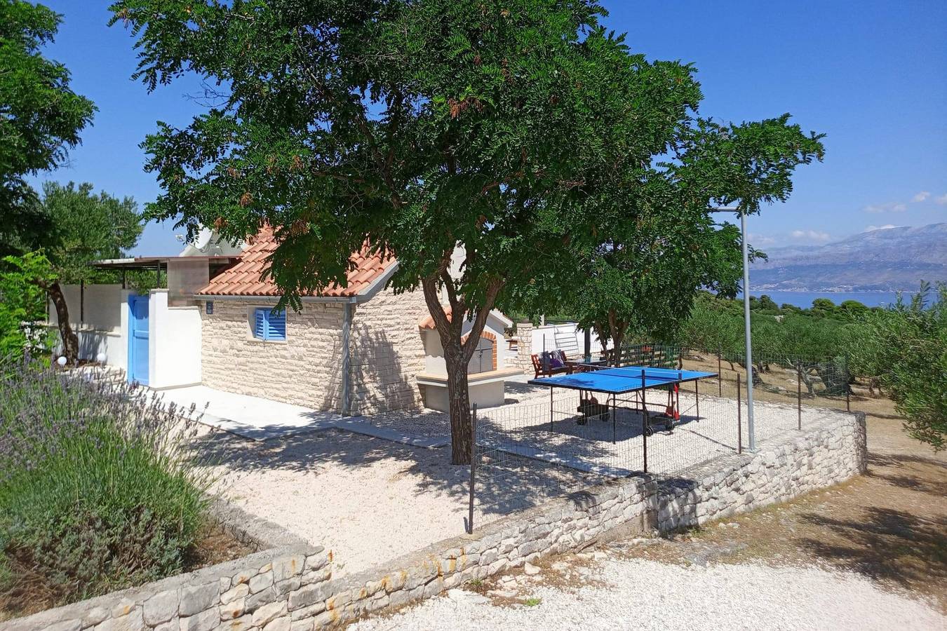 Dwupokojowy dom z tarasem i widokiem na morze Postira, Brač K-11742 in Postira, Brac