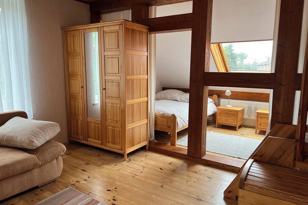 Ferienhof Schmetterlingsgarten – Ferienwohnung 2 – Dachgeschoss mit Garten in Jakobshagen, Boitzenburger Land