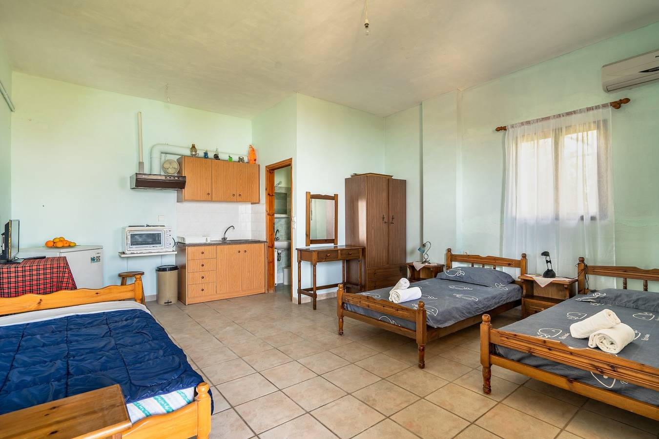 Entire studio, Apartment 'Vangelis Studio 1' with Sea View, Terrace & Wi-Fi in Kefalonia
