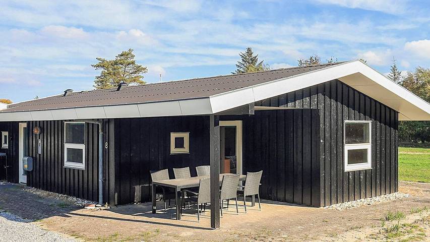 Ferieudlejning for 5 personer, med terrasse i Hals