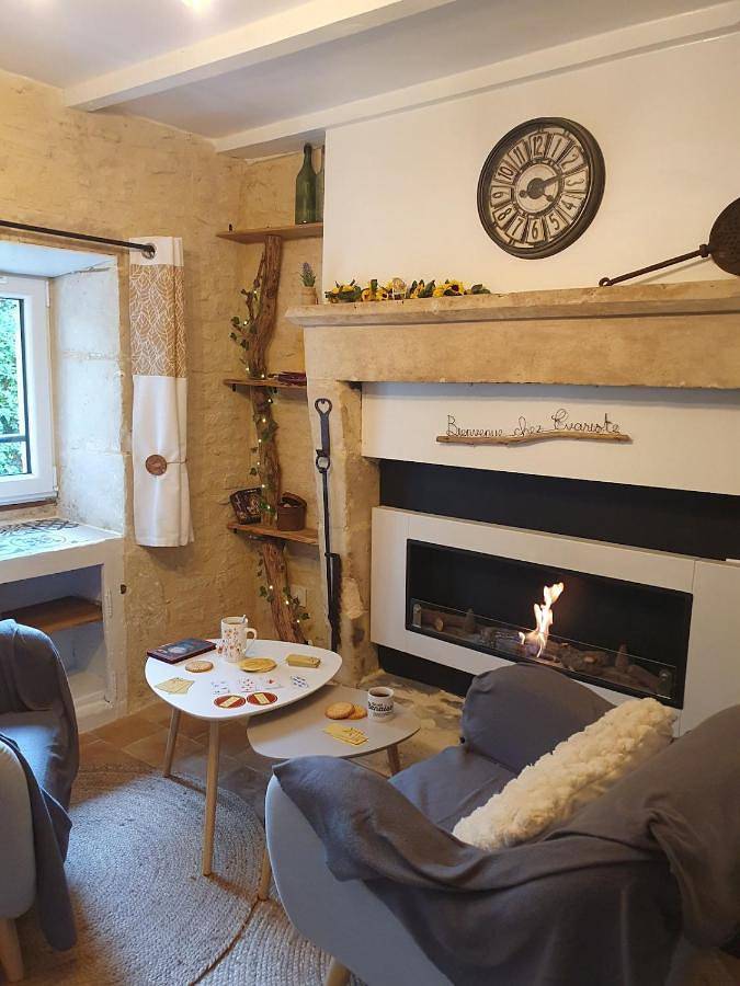 Studio cosy & ses troglos "Chez Evariste" in Beaumont (Vienne), Vienne (France)