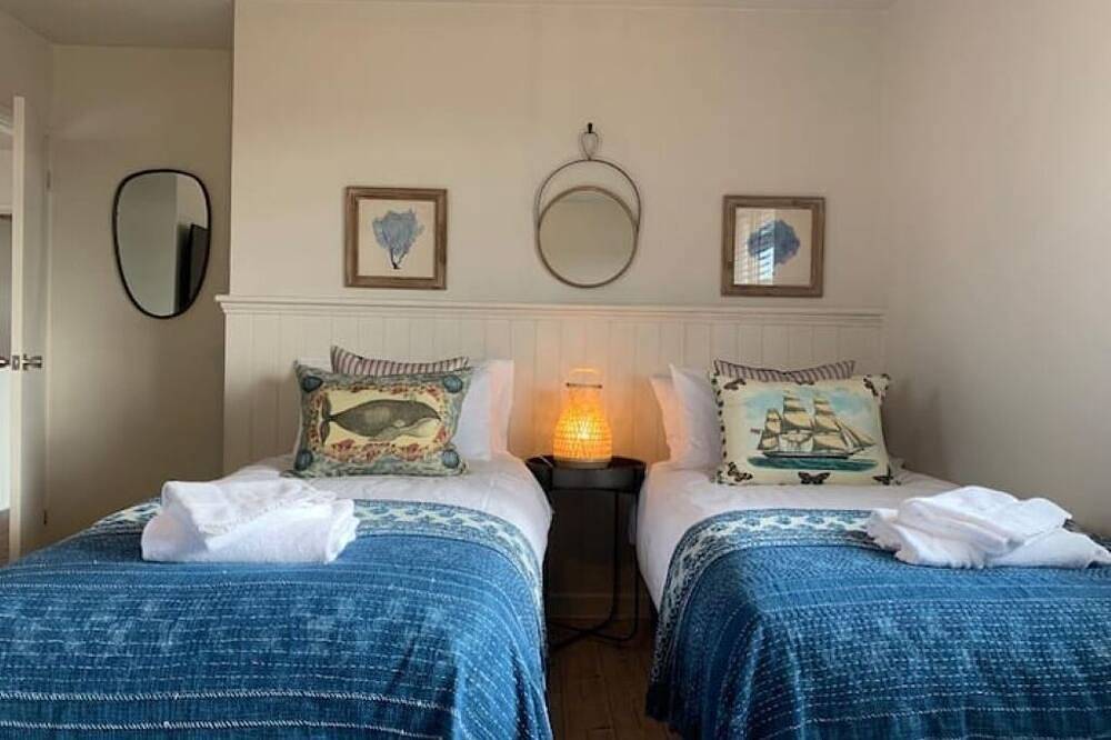 Coastal family home a stones throw from the beach. in Holywell Bay, Cornwall