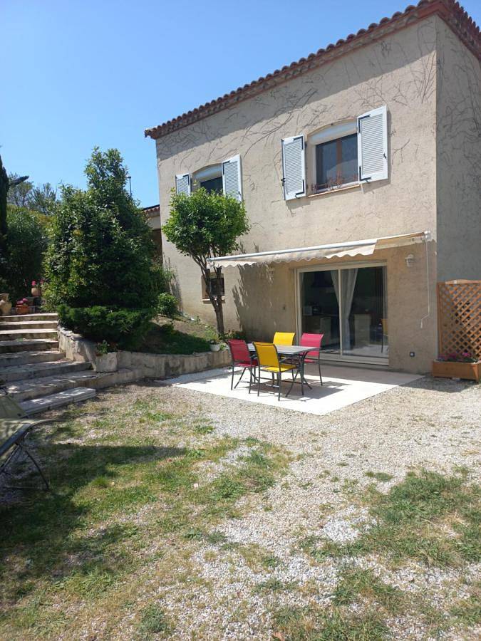 Appartement de vacances pour 4 personnes, avec terrasse ainsi que jardin et vue