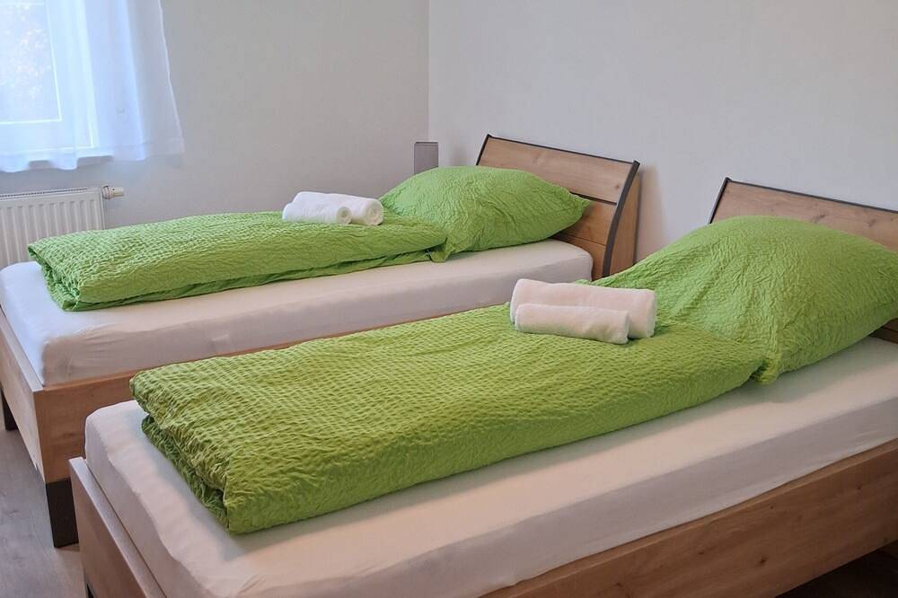 Ganze Wohnung, Ferienwohnung Eva mit Balkon direkt am Waldrand in Woringen, Bayerisch Schwaben