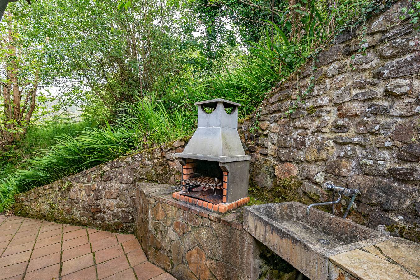 Country House 'La Casona 1' with Mountain View, Private Terrace and Wi-Fi in Courias, Pravia