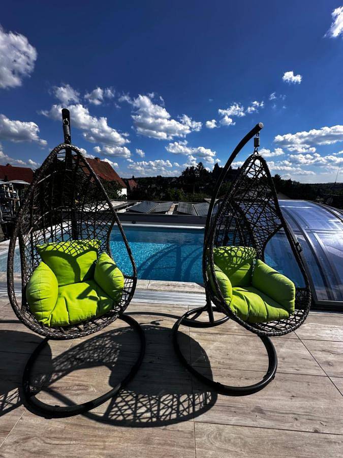 Ganze Wohnung, Ferienwohnung Schlossblick - 4 Sterne Sauna Pool Whirlpool exklusiv in Braunfels, Lahn-Dill-Kreis