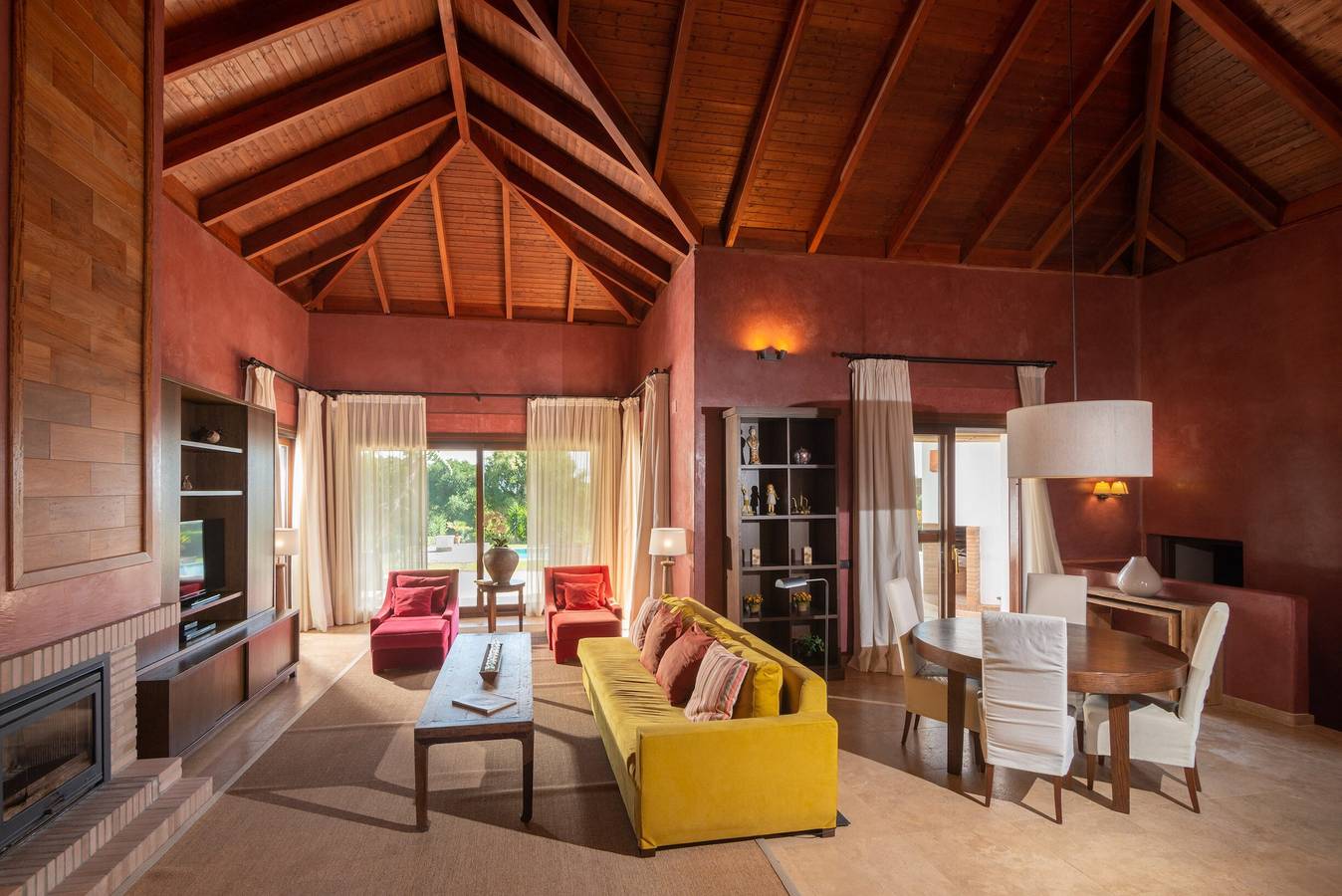 Villa Violeta con piscina, jardín y Wi-Fi in Benalup-Casas Viejas, Costa de la Luz