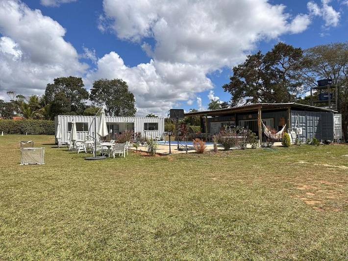 Casas e apartamentos de temporada para 15 pessoas, com jacuzzi e balcão e ainda jardim em Lago Sul