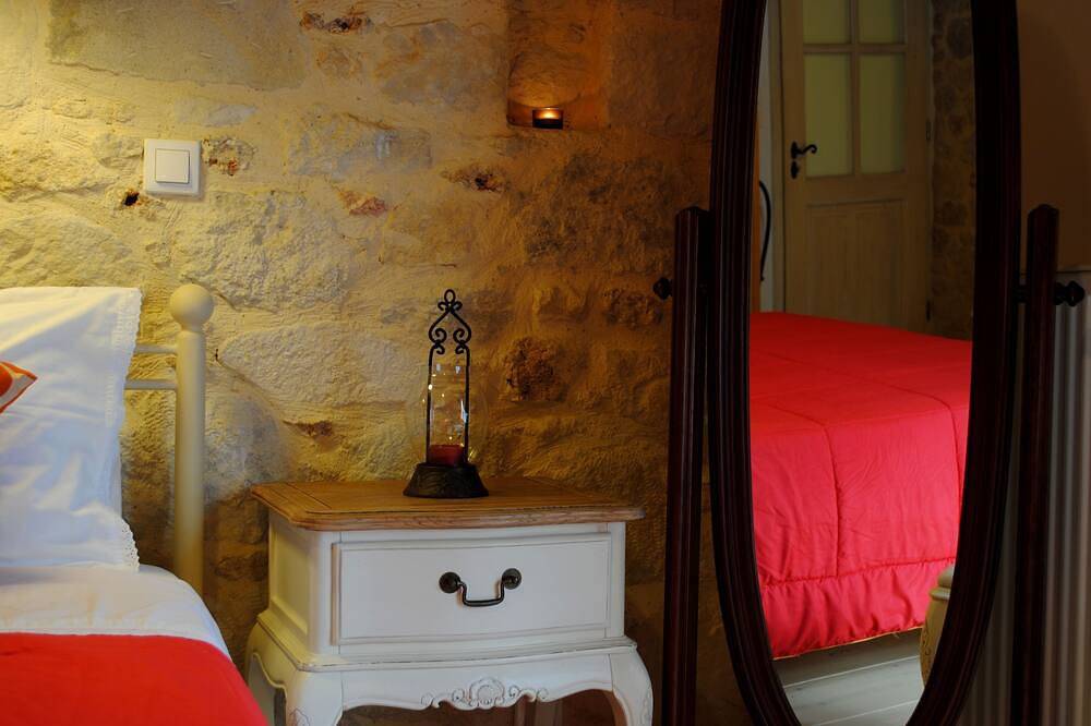 Rock House's Villa Melody, secluded with private pool and garden, very quiet! in Platanias, Chania region