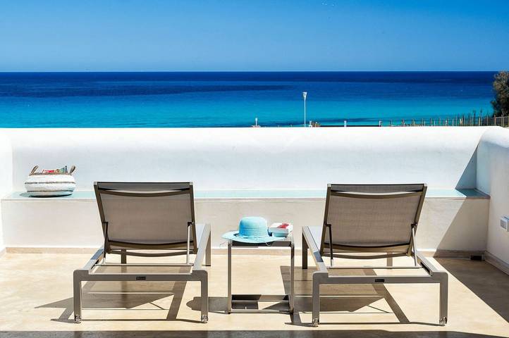 Location de vacances pour 8 personnes, avec terrasse et piscine à Marzamemi - 2