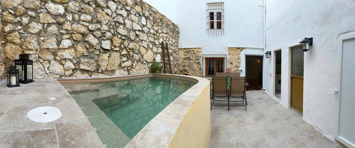 Casa de vacaciones para 6 personas, con jacuzzi además de terraza y piscina - 1