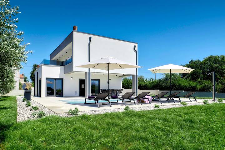 Ferienhaus für 6 Personen, mit Terrasse und Pool, mit Haustier