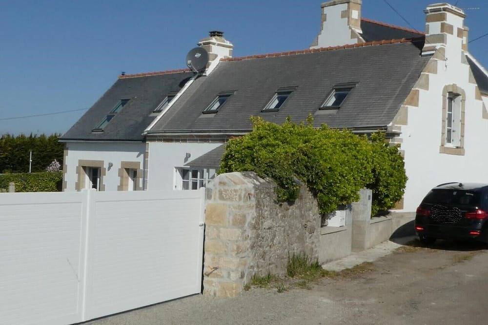 Fischerhaus / Penty in Plogoff mit Terrasse, Garten und Meerblick in Strandnähe in Pointe du Raz, Plogoff