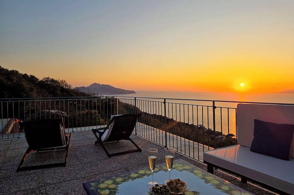 Sun & Relax, relaxing location with seaview in Marciano, Neapel Provinz