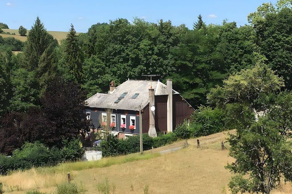 Gastenkamer 'La Fosse Bleue, Renard' met gedeeld terras en wifi in Signy-l'Abbaye, Ardennen