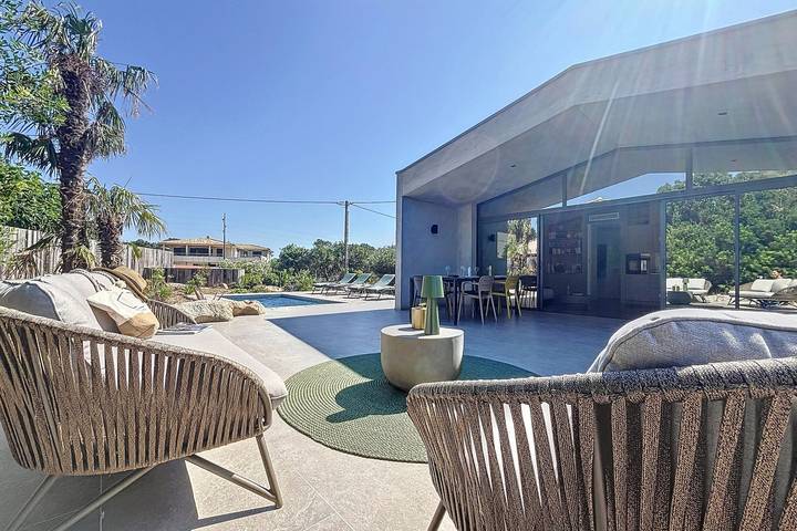 Casa vacanza per 4 persone, con piscina e giardino, adatto a famiglie con bambini in Corsica