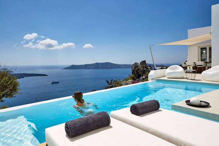 Location de vacances pour 4 personnes, avec terrasse ainsi que vue sur l’océan et piscine à Thera - 4